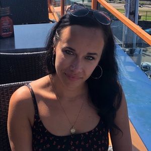 Meet your Posher, Ana